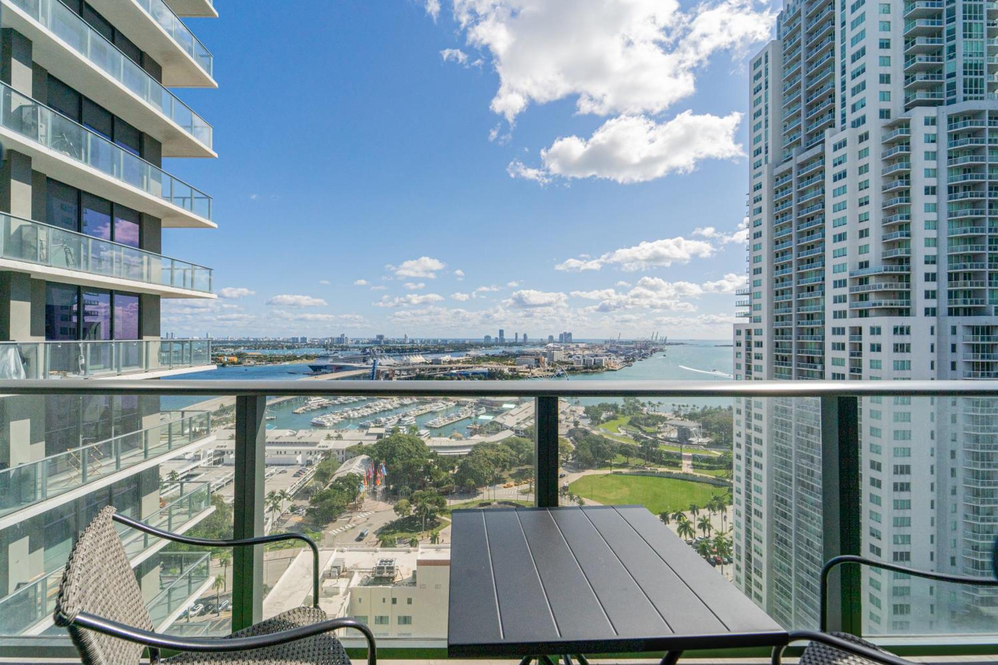 Devereaux Miami Luxury One-Bedroom And Studios Екстер'єр фото